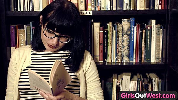 Girls Out West – Hairy lesbian girls in book store
